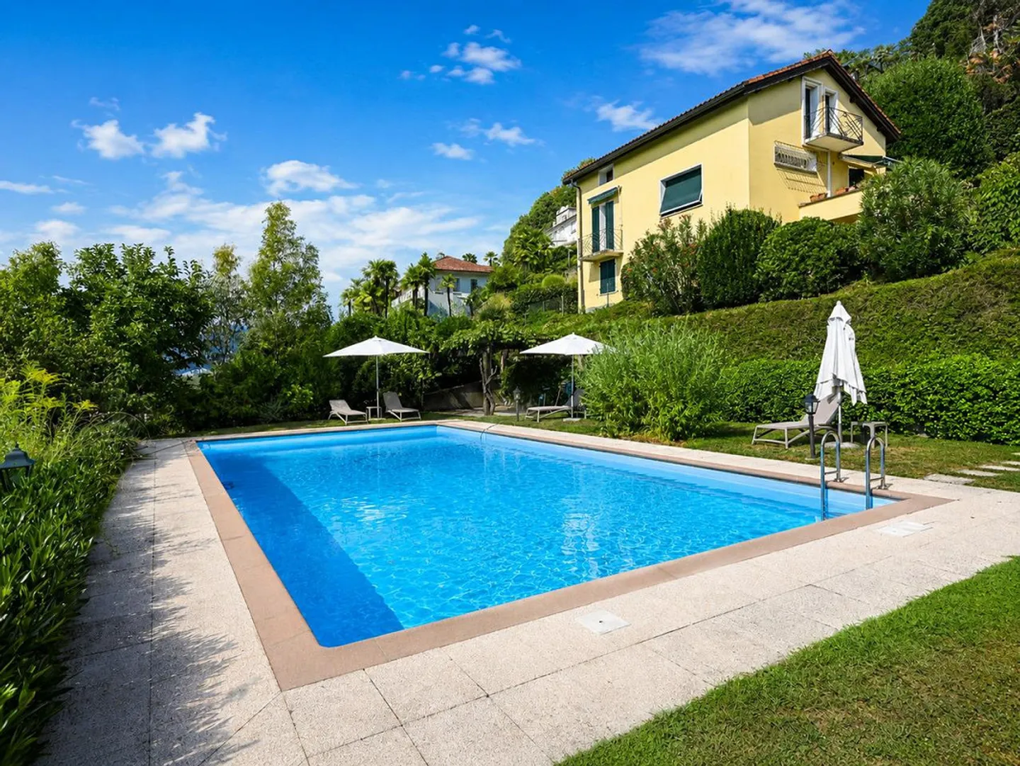 Elegante Appartamento con Vista Panoramica sul Lago e Monti - Photo 14 of 15