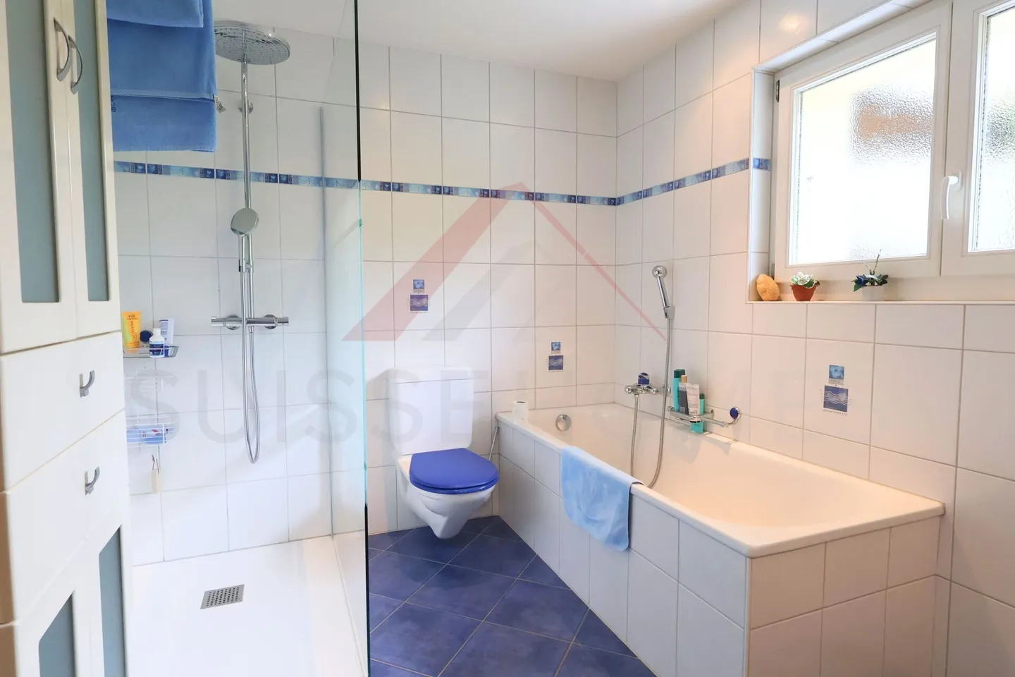 House with two apartments - the perfect opportunity to combine private life and investment - Photo 15 of 17