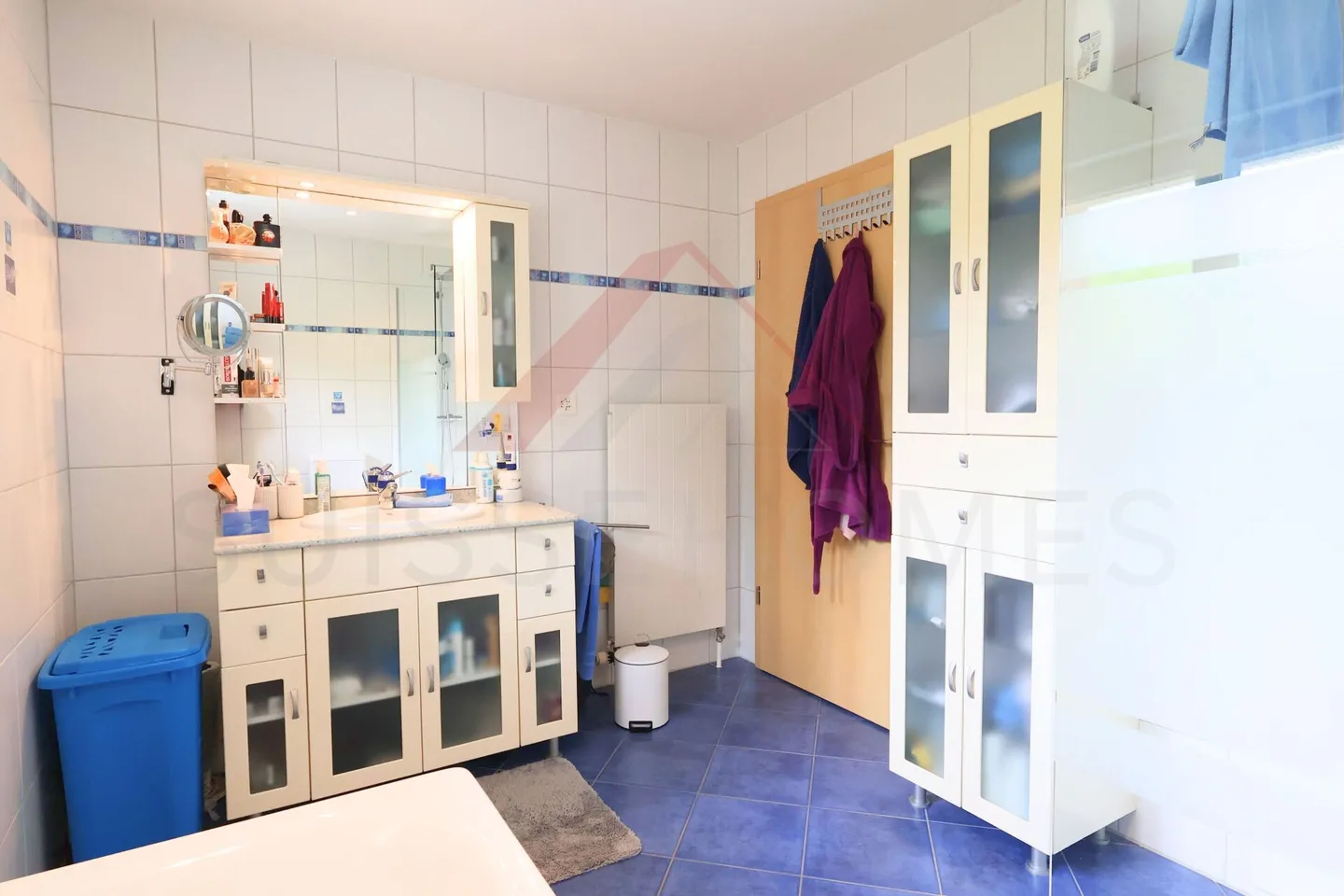 House with two apartments - the perfect opportunity to combine private life and investment - Photo 14 of 17