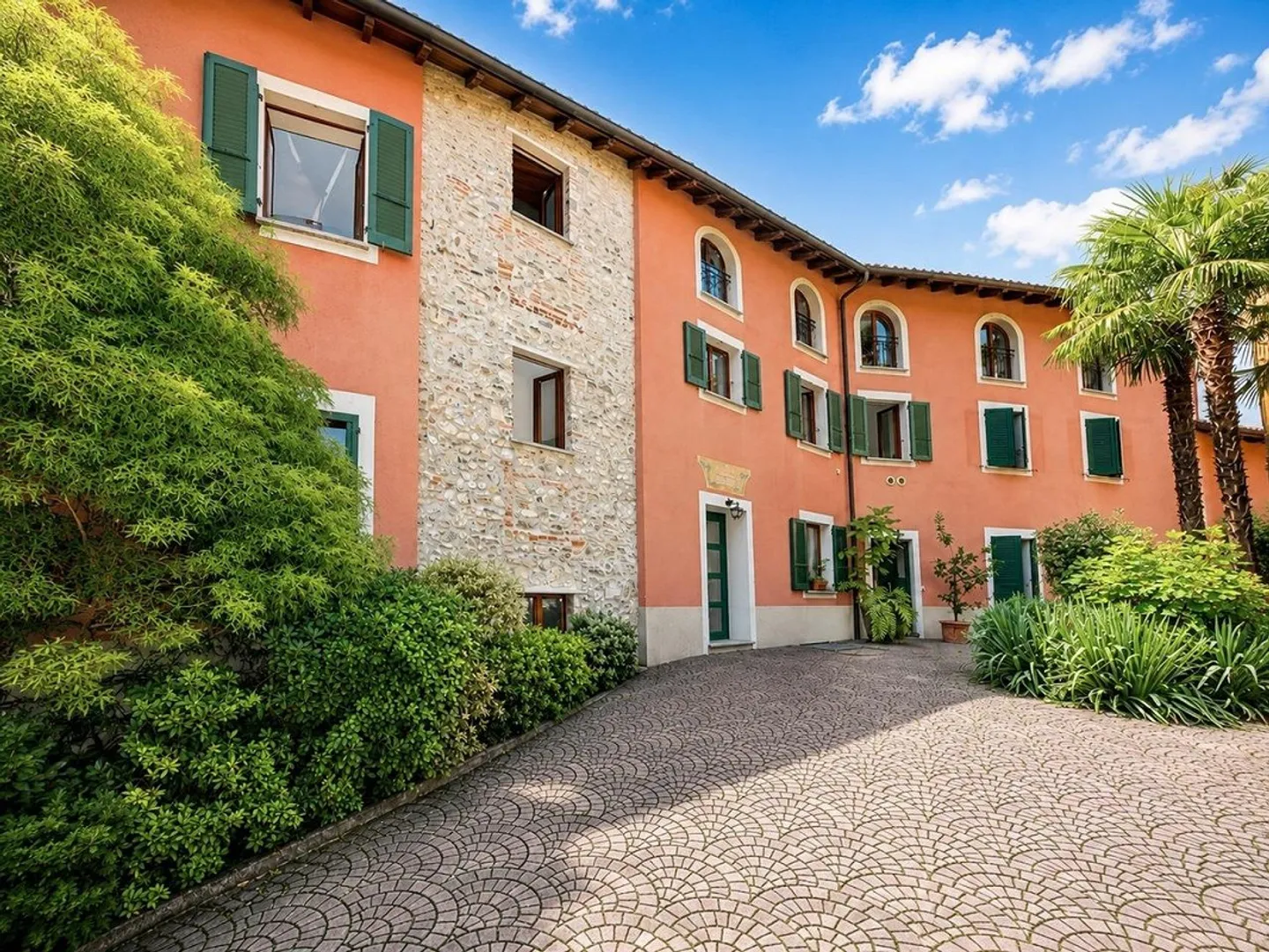 Elegante Appartamento con Vista Panoramica sul Lago e Monti - Photo 15 of 15