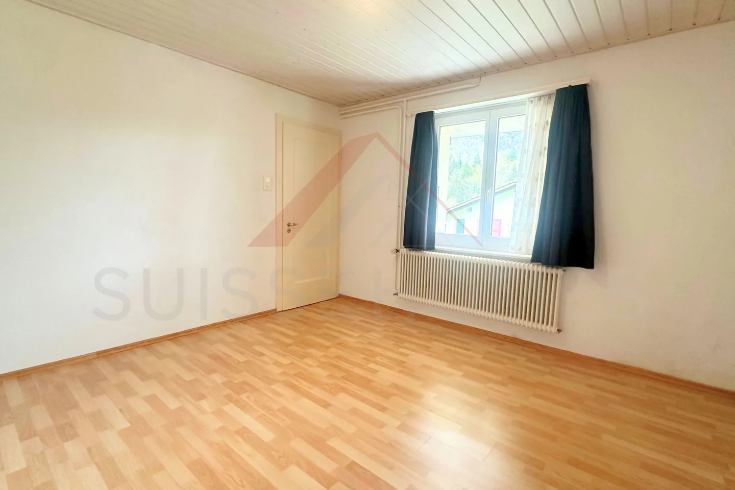 House with two apartments - the perfect opportunity to combine private life and investment - Photo 12 of 17