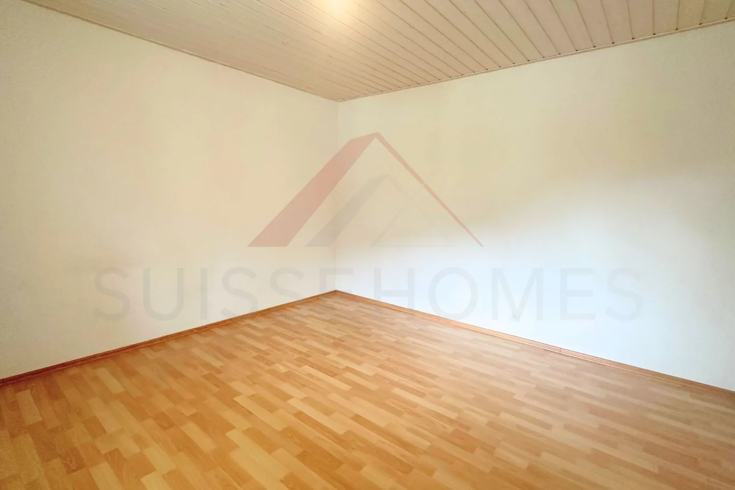 House with two apartments - the perfect opportunity to combine private life and investment - Photo 13 of 17