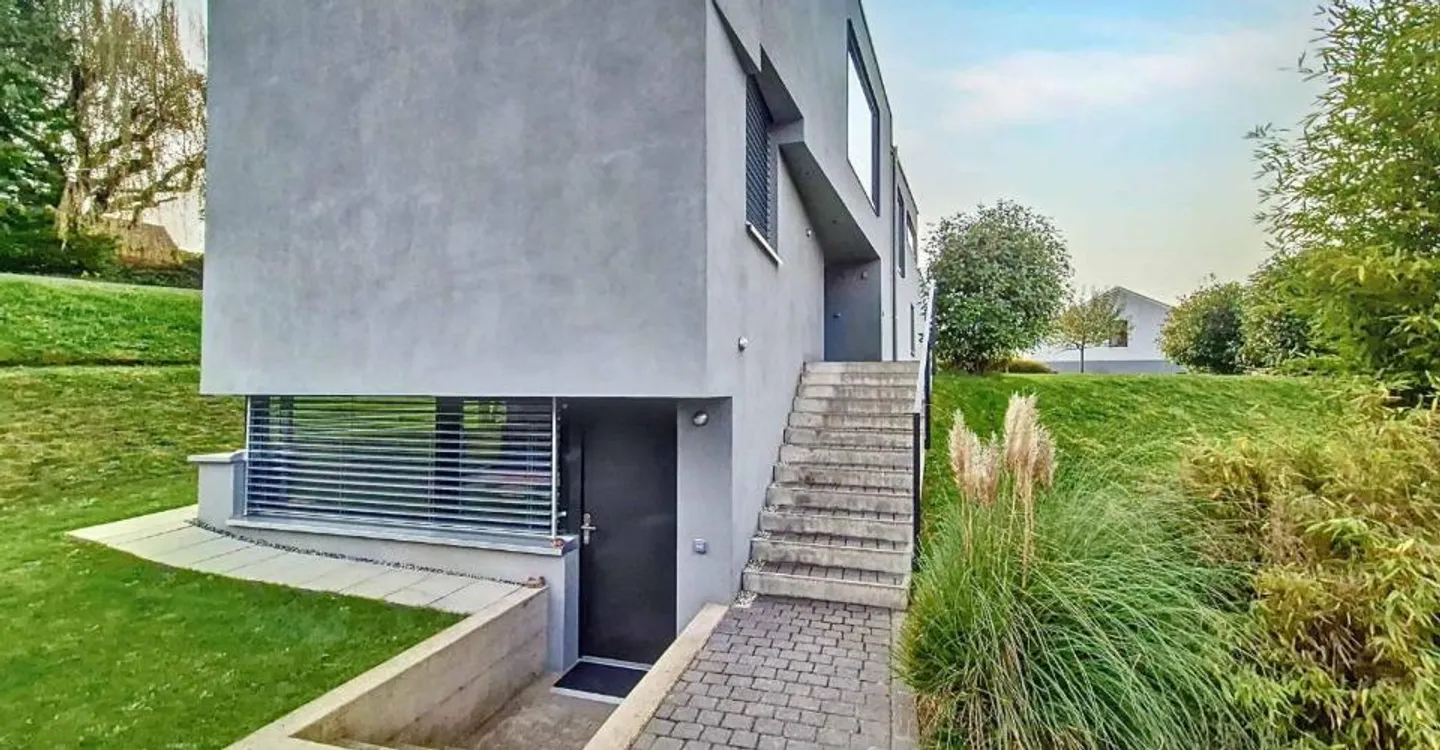 Unique villa in a residential area! - Photo 3 of 10