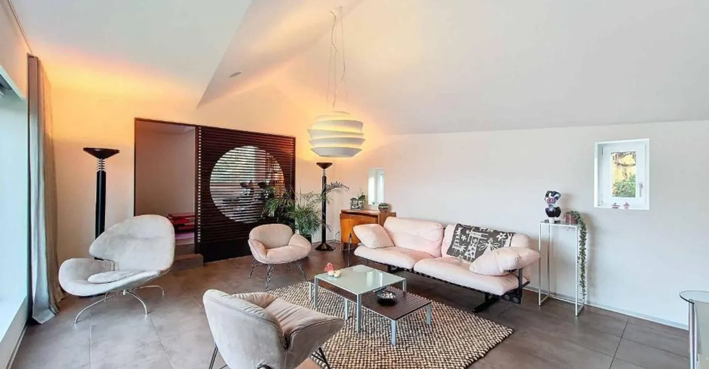 Unique villa in a residential area! - Photo 6 of 10