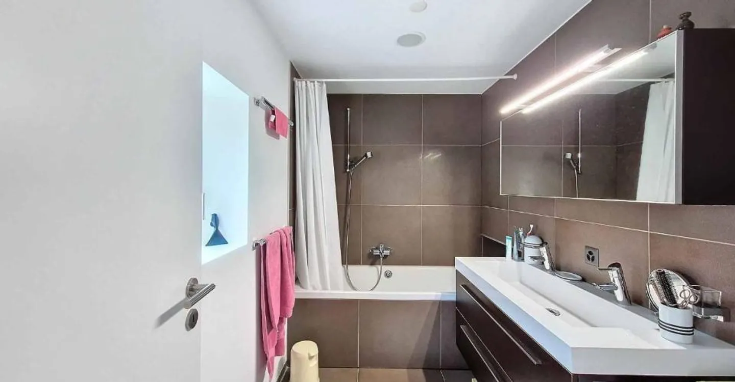 Unique villa in a residential area! - Photo 7 of 10