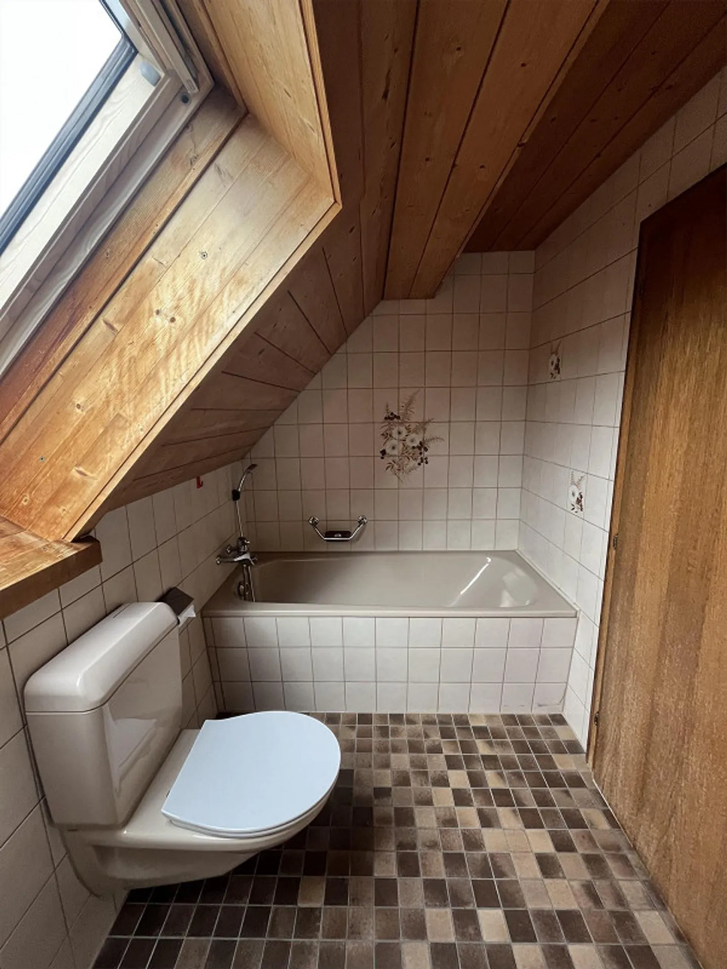 Naturnah und Ruhig - Grosszügige 6 1/2 Zimmer Wohnung auf dem Land - Photo 18 of 21