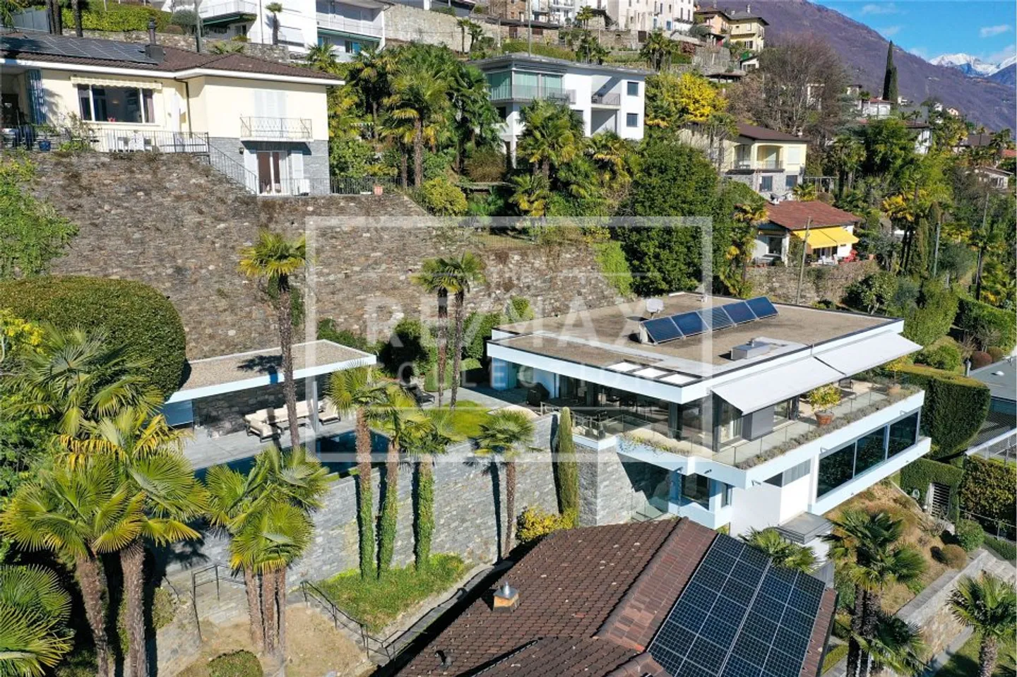 Villa di lusso con vista lago non ostacolata - Foto 1 di 4