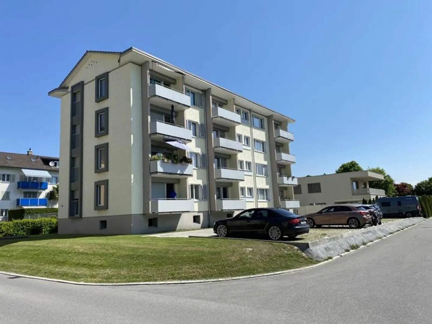 Aussenparkplatz in Au - Foto 2 von 3