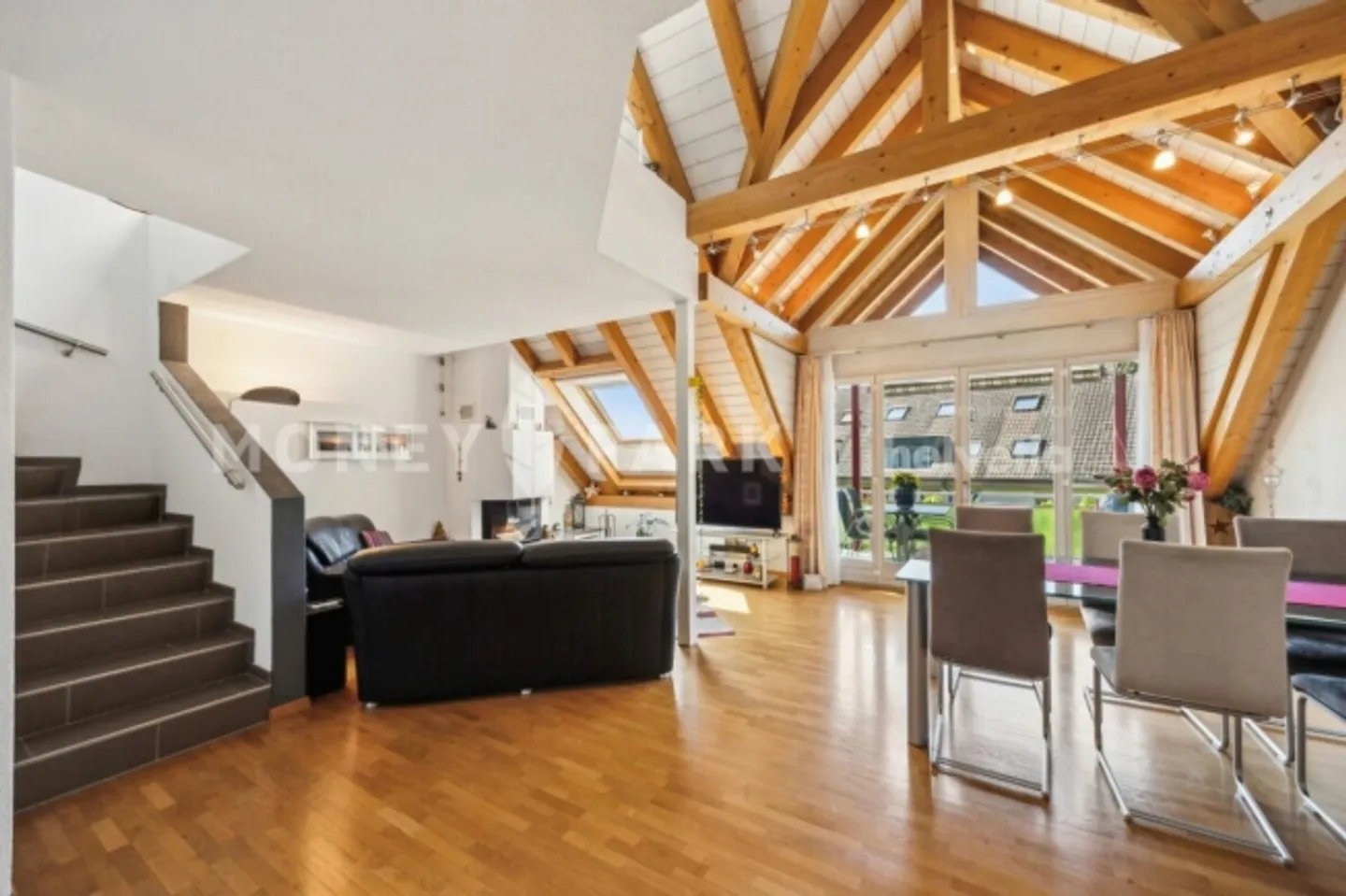 Appartement en duplex de 4,5 pièces bien entretenu - Photo 1 sur 6