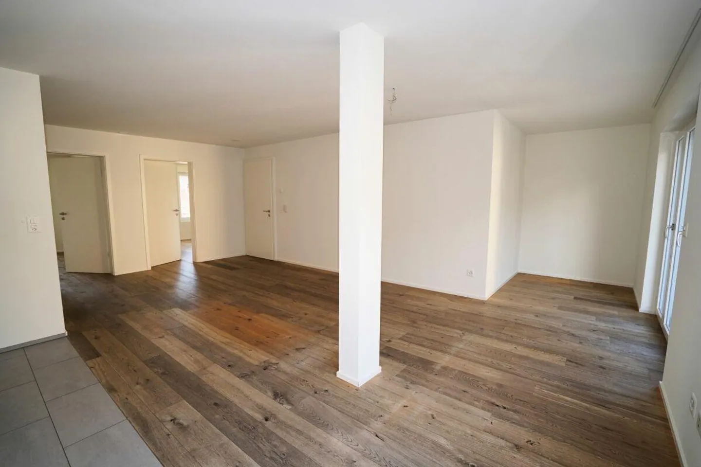 3.5-room apartment with spacious terrace, near Basel city center - Photo 3 of 7