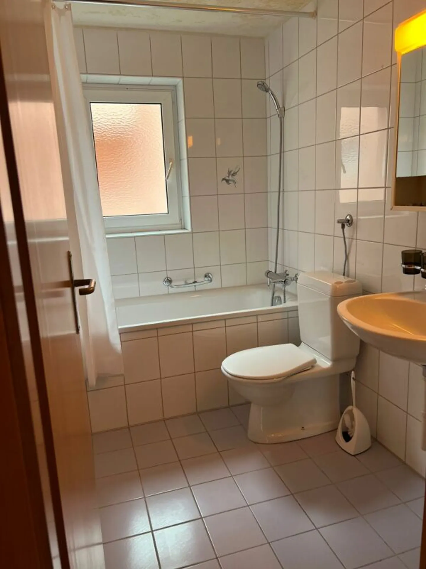 Charming 3.5 Room Old Town Apartment - Photo 7 of 8