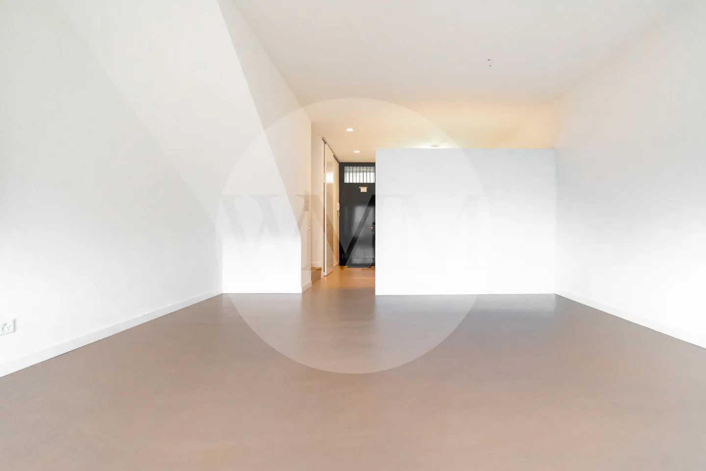 4.5 ROOM DUPLEX IN CITY CENTER WITH LAKE VIEW - Photo 3 of 15