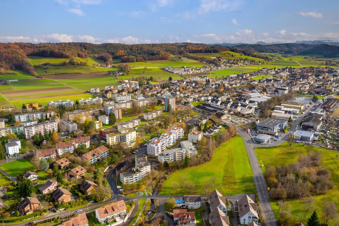 Überdachter Motorradparkplatz - Foto 1 von 1