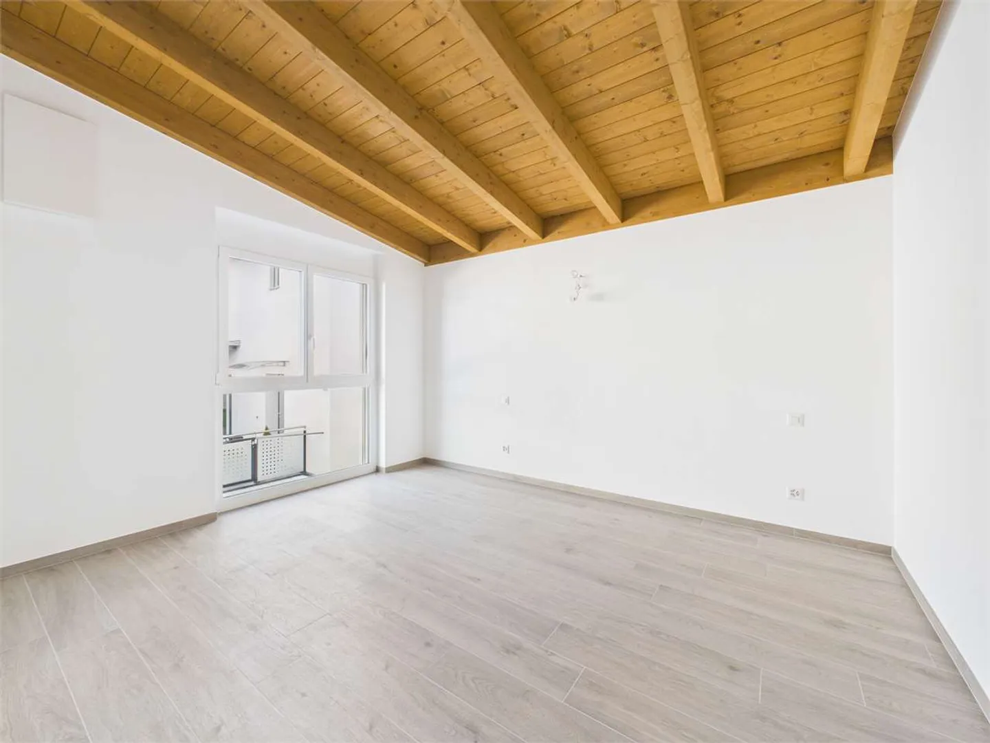 Beautiful newly built villa in Sant'Antonino - Photo 9 of 13