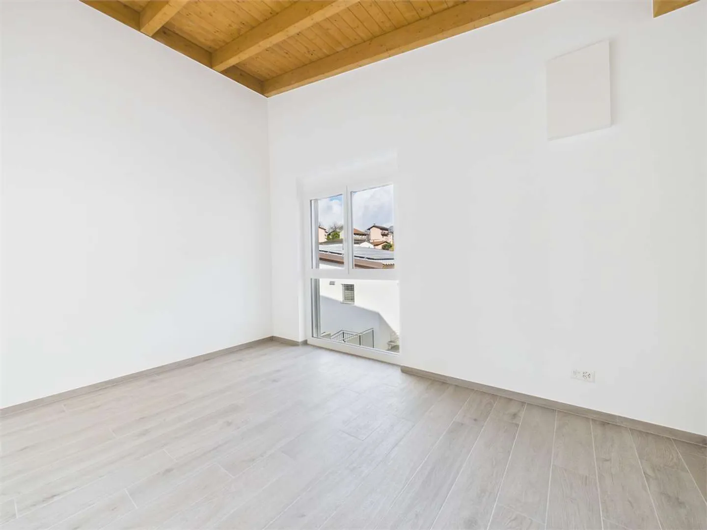 Beautiful newly built villa in Sant'Antonino - Photo 10 of 13