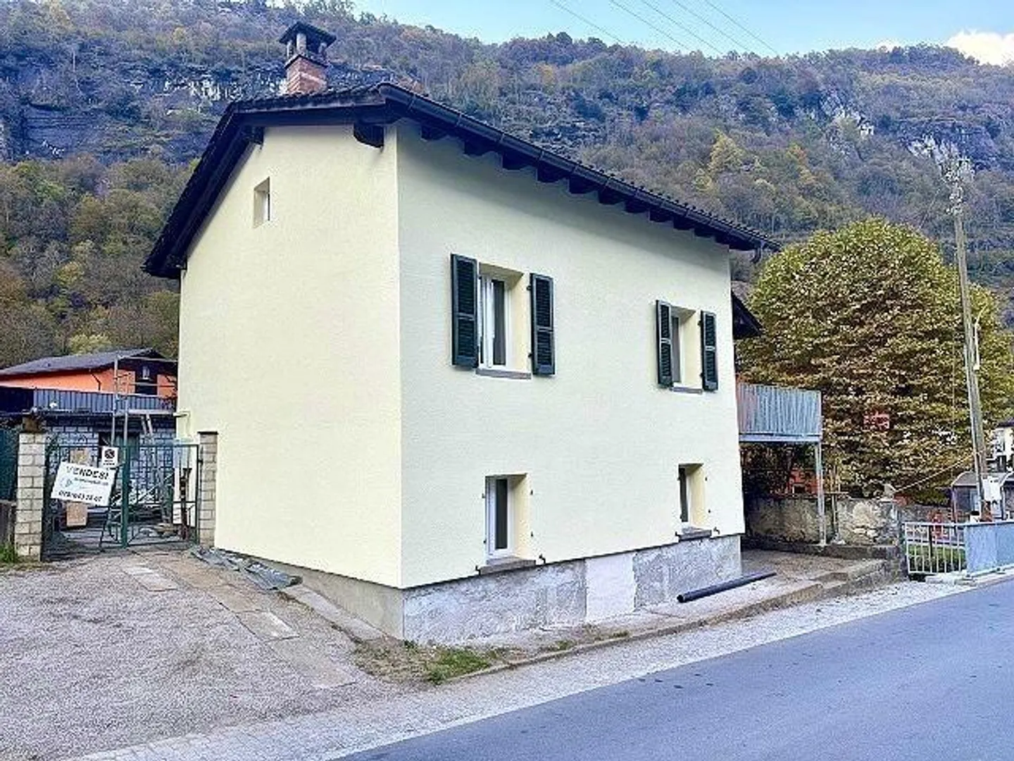 3 1/2-Room Ground Floor Apartment with Balcony in a Very Central Location - Photo 2 of 17