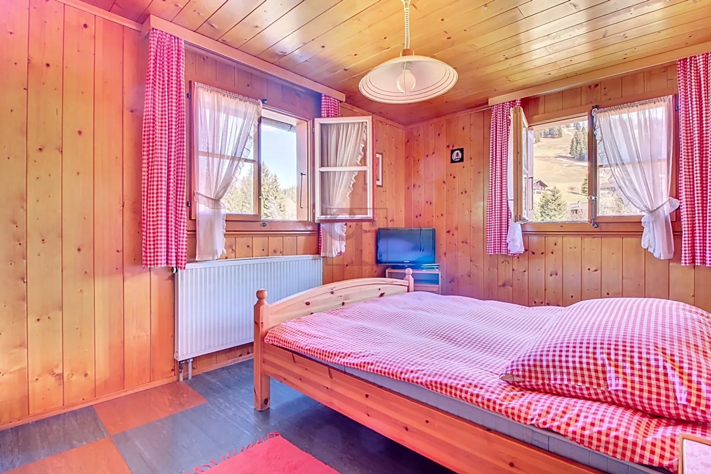 Chalet 5.5 rooms - Photo 7 of 13