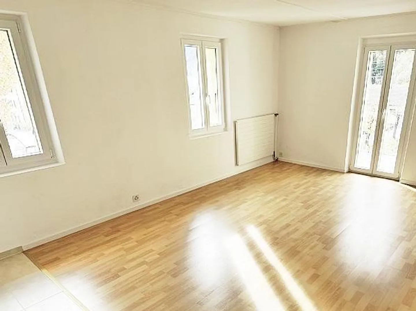 3 1/2-Room Ground Floor Apartment with Balcony in a Very Central Location - Photo 6 of 17