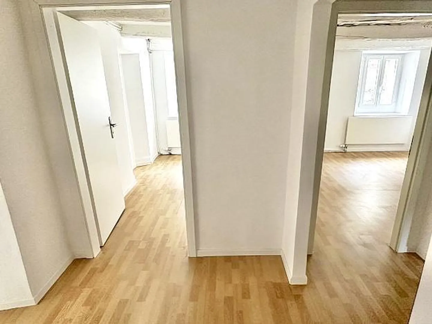 3 1/2-Room Ground Floor Apartment with Balcony in a Very Central Location - Photo 14 of 17