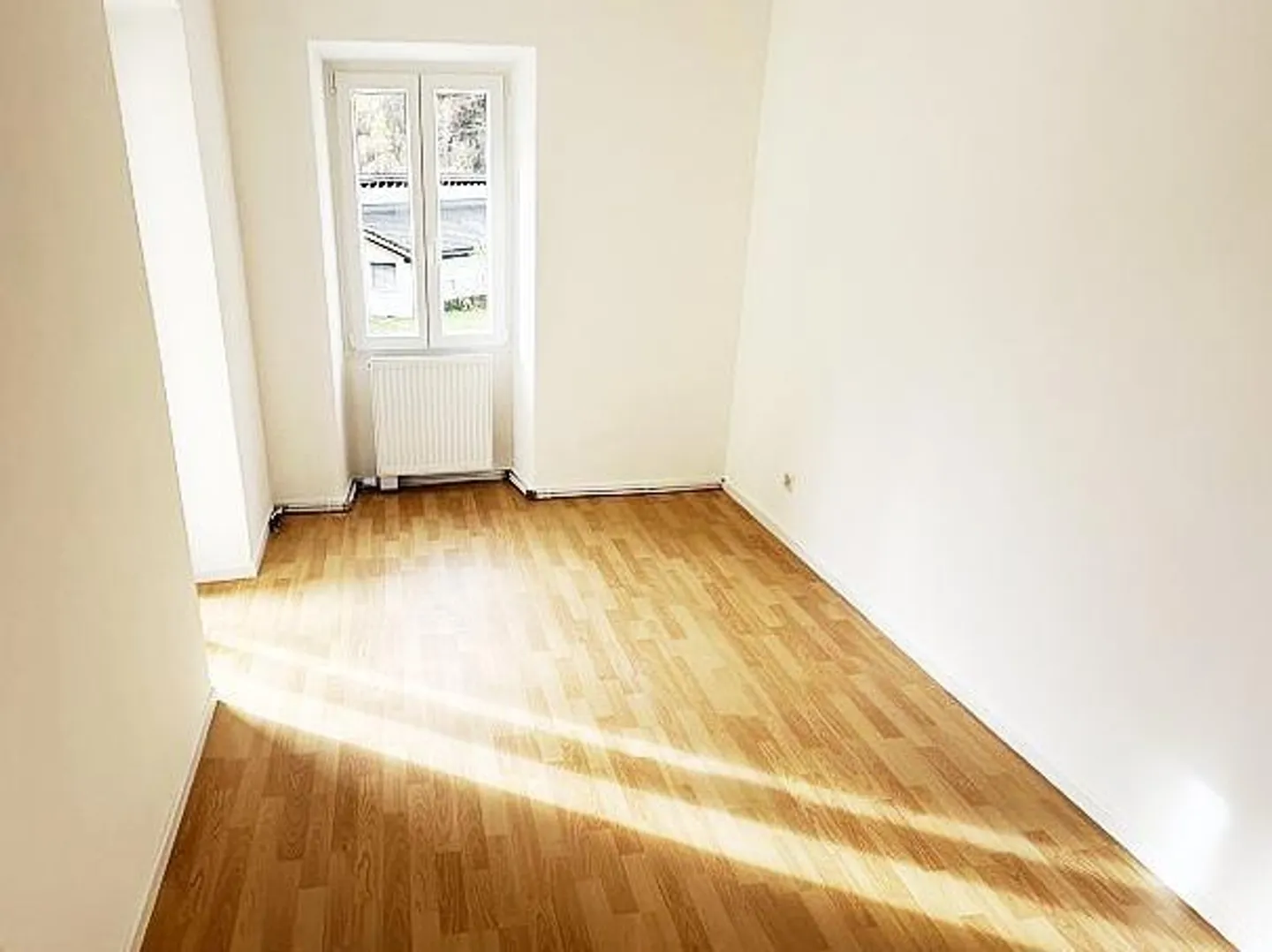 3 1/2-Room Ground Floor Apartment with Balcony in a Very Central Location - Photo 7 of 17