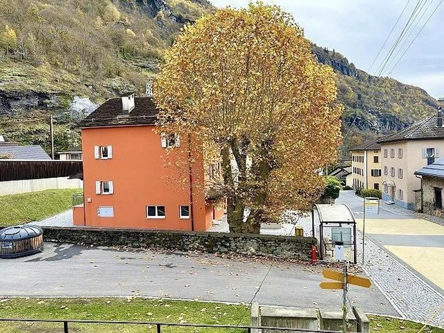 3 1/2-Room Ground Floor Apartment with Balcony in a Very Central Location - Photo 12 of 17