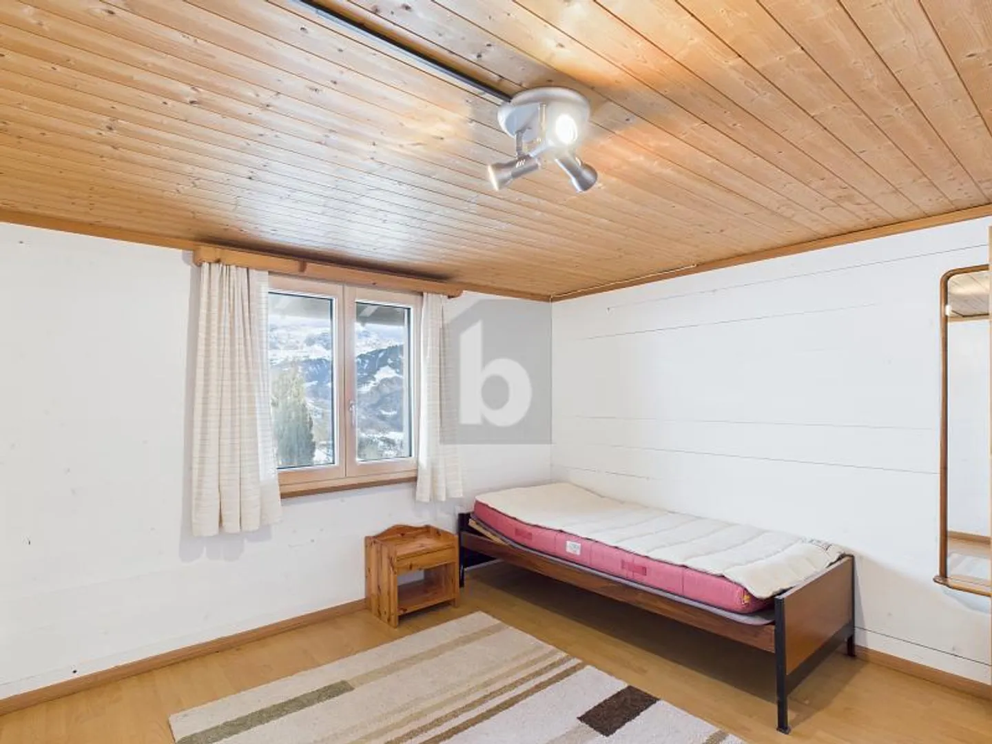 Chalet with Stunning Mountain Views - Photo 4 of 6