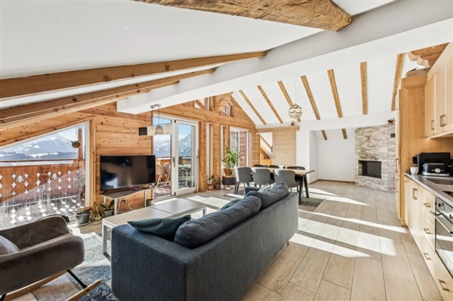 Prächtiges renoviertes Penthouse - Foto 4 von 19