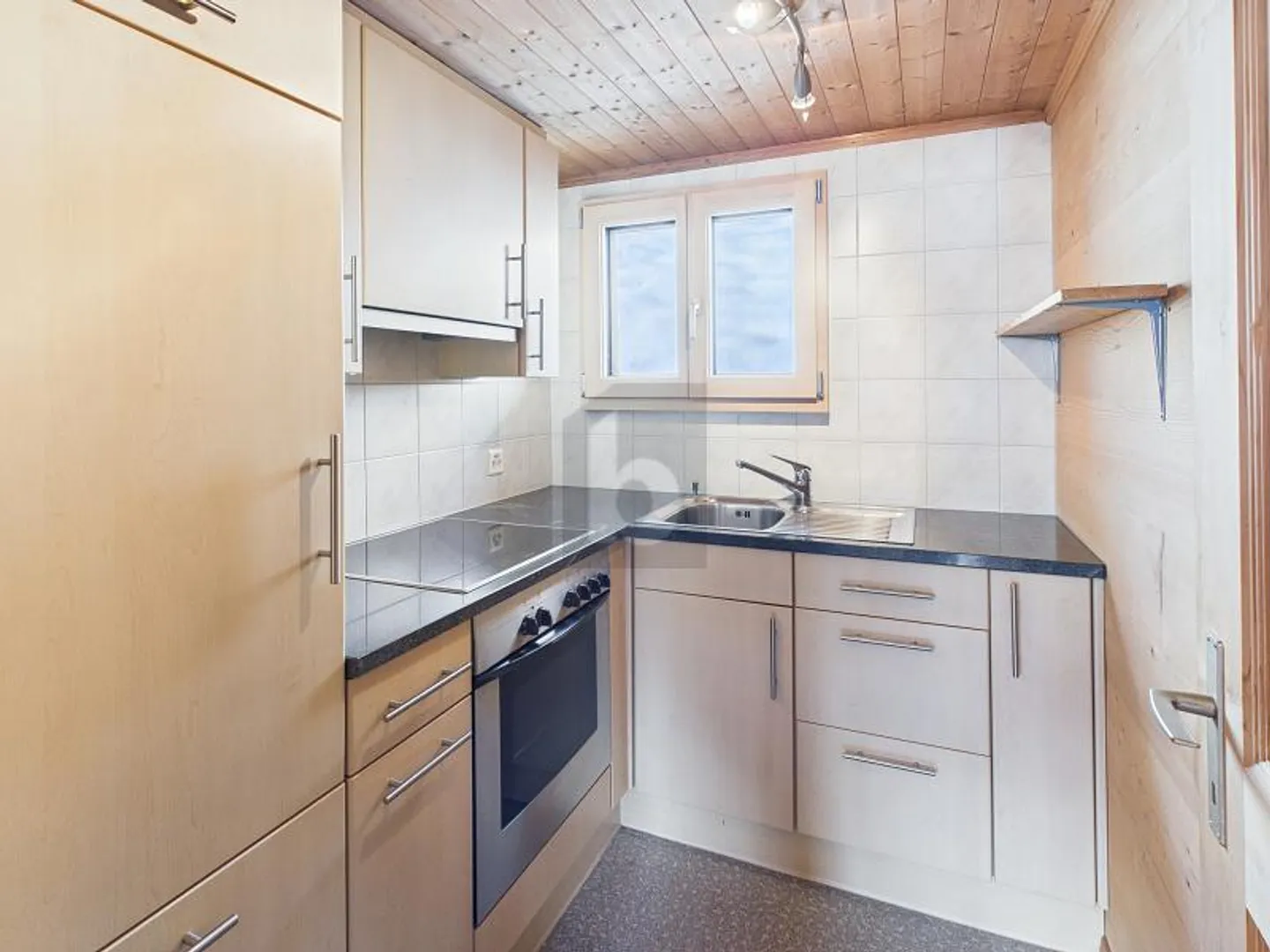 Chalet with Stunning Mountain Views - Photo 5 of 6