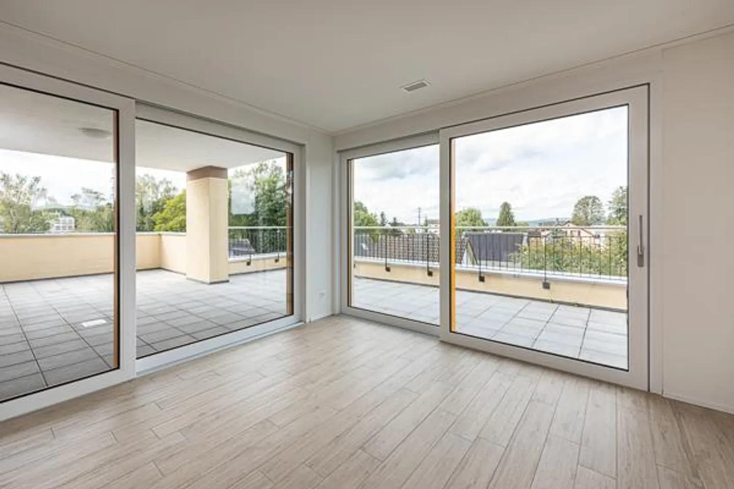 Appartement de rêve avec deux terrasses et vue imprenable ! - Photo 3 sur 12