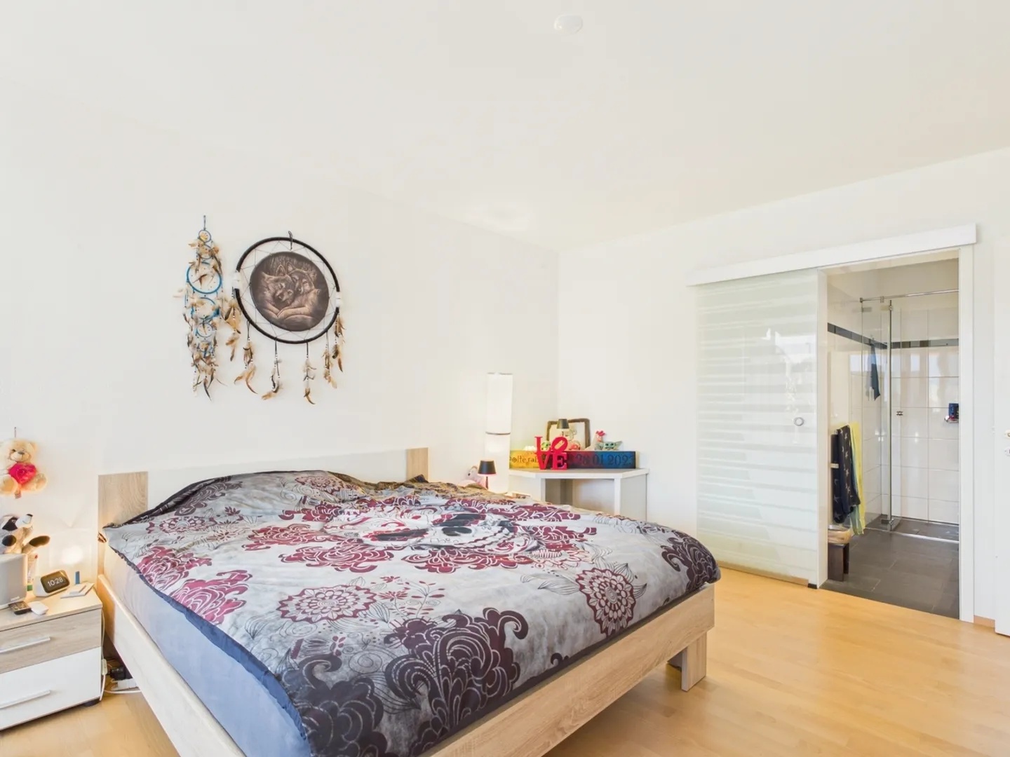 Helle, moderne 4.5-Zimmer-Wohnung mit einzigartiger Terrasse und Panorama-Aussicht in Spiez - Foto 4 von 11