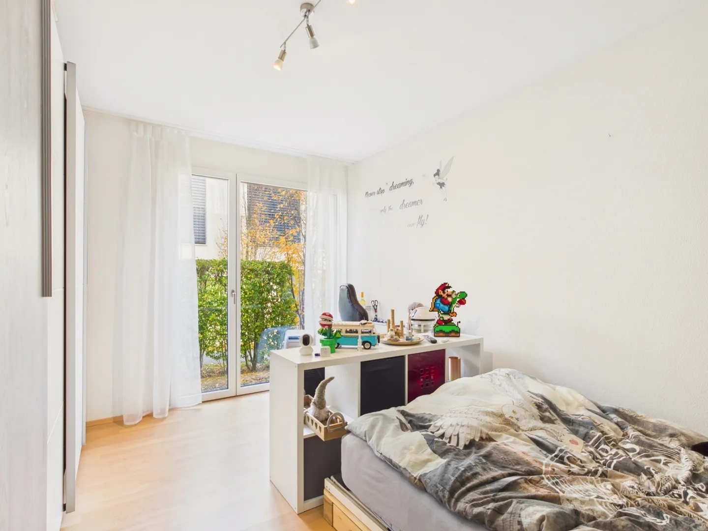 Helle, moderne 4.5-Zimmer-Wohnung mit einzigartiger Terrasse und Panorama-Aussicht in Spiez - Foto 5 von 11