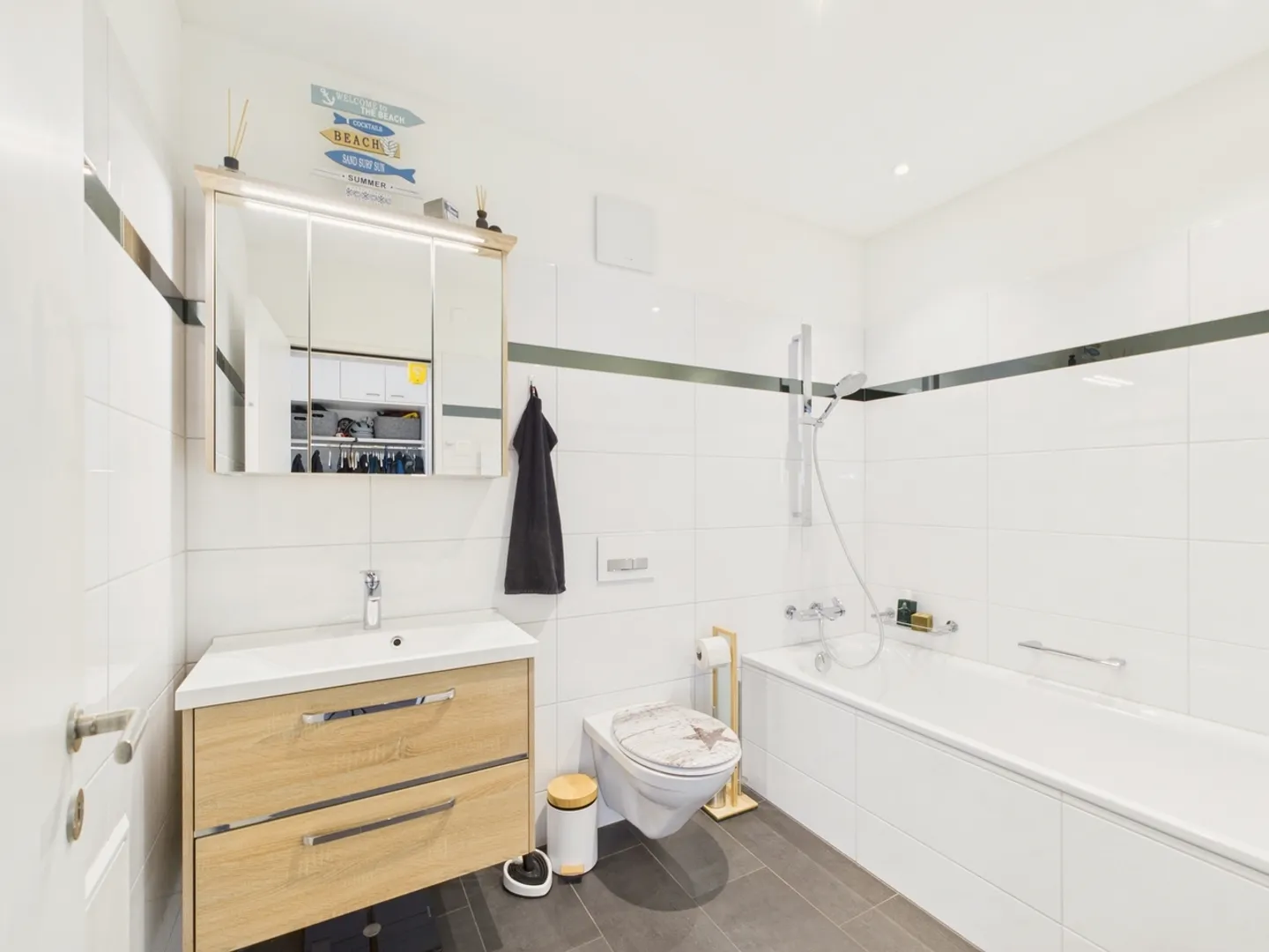 Helle, moderne 4.5-Zimmer-Wohnung mit einzigartiger Terrasse und Panorama-Aussicht in Spiez - Foto 7 von 11