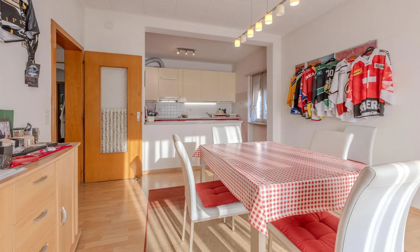 SPACIOUS VILLA WITH 10 ROOMS AND GARDEN IN MORBIO INFERIORE - Photo 7 of 11