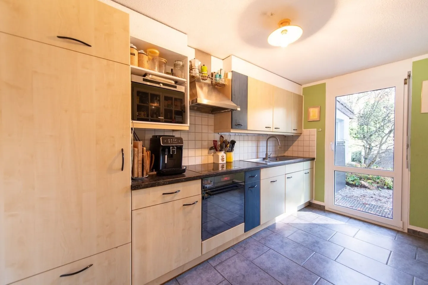 Attraente casa bifamiliare di 6,5 stanze in una posizione adatta alle famiglie - Foto 4 di 13