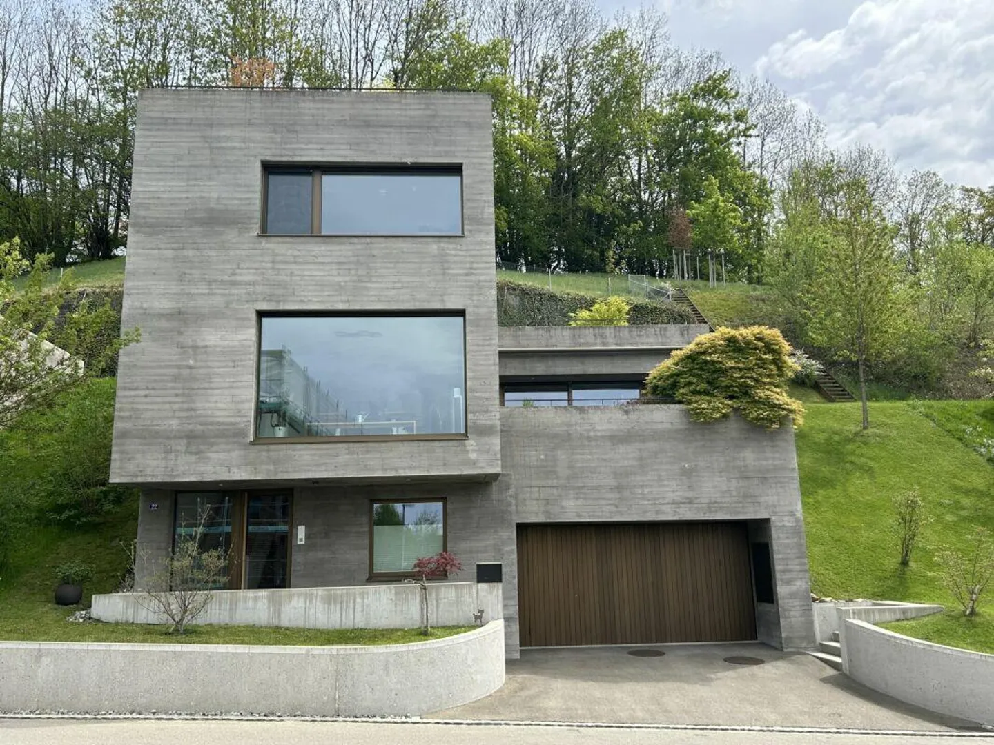 Maison de designer dans un emplacement exclusif en pente avec vue panoramique - Photo 2 sur 10