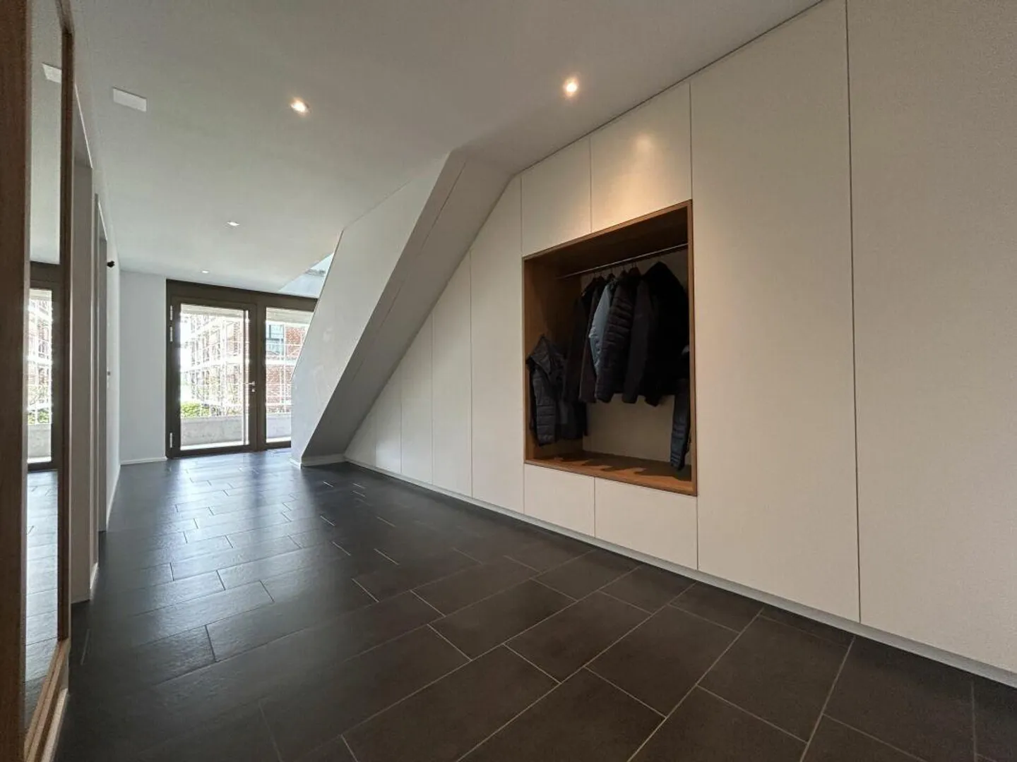 Maison de designer dans un emplacement exclusif en pente avec vue panoramique - Photo 3 sur 10