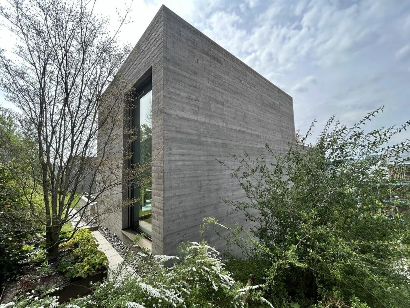 Maison de designer dans un emplacement exclusif en pente avec vue panoramique - Photo 1 sur 10
