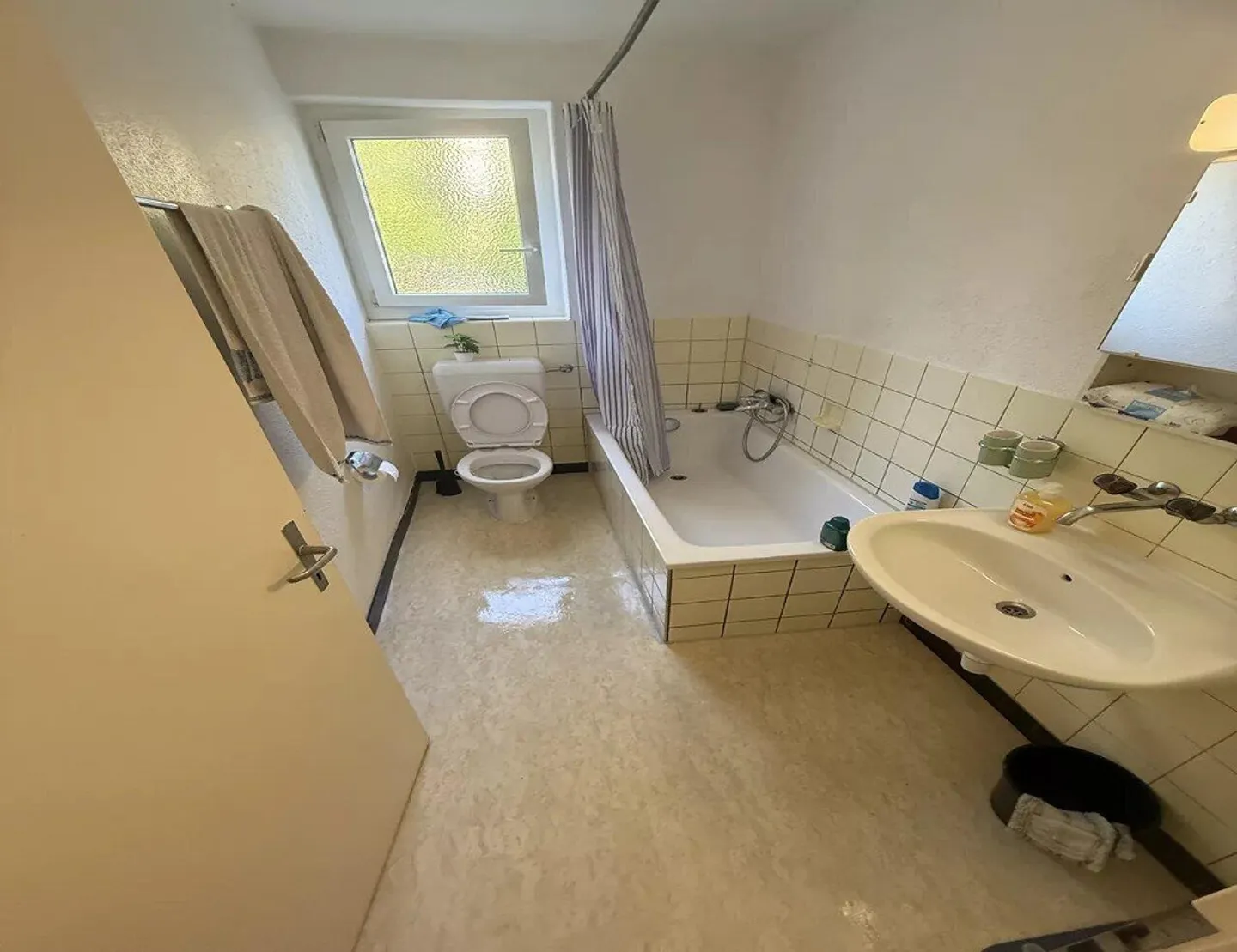 Stylish Room in Shared Apartment - Move in Today - Photo 3 of 12