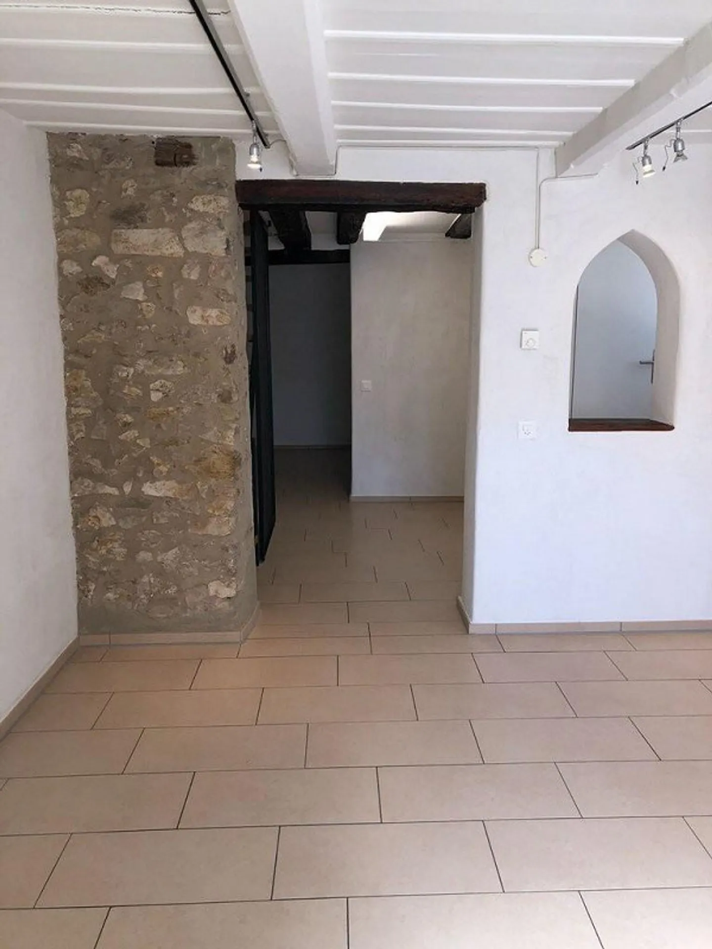 Living in the old farmhouse - Photo 2 of 12