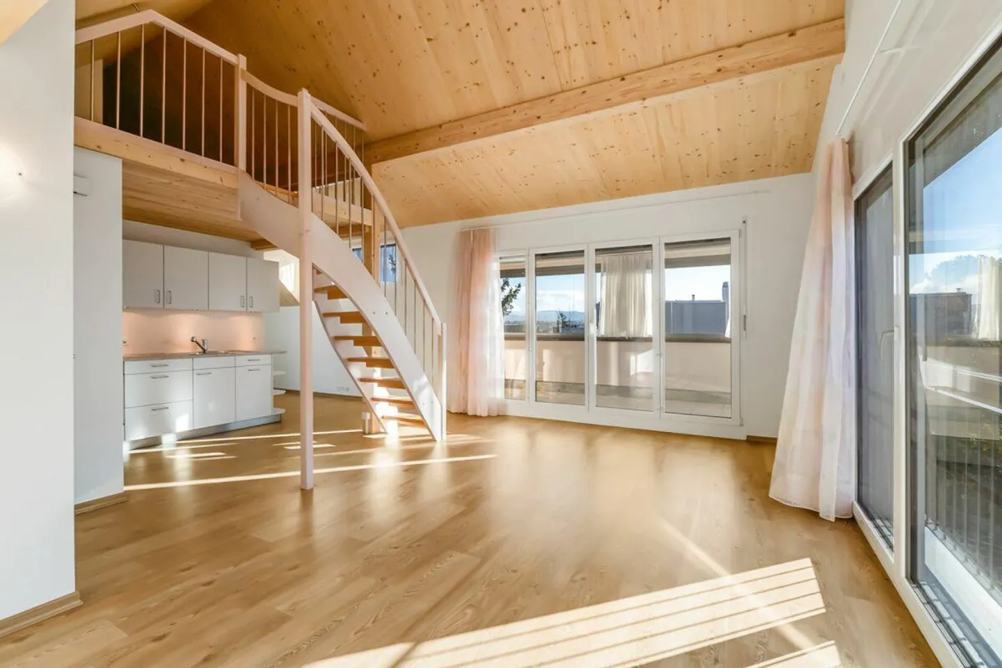 Charming single-family home on a large and sunny plot - Photo 9 of 13