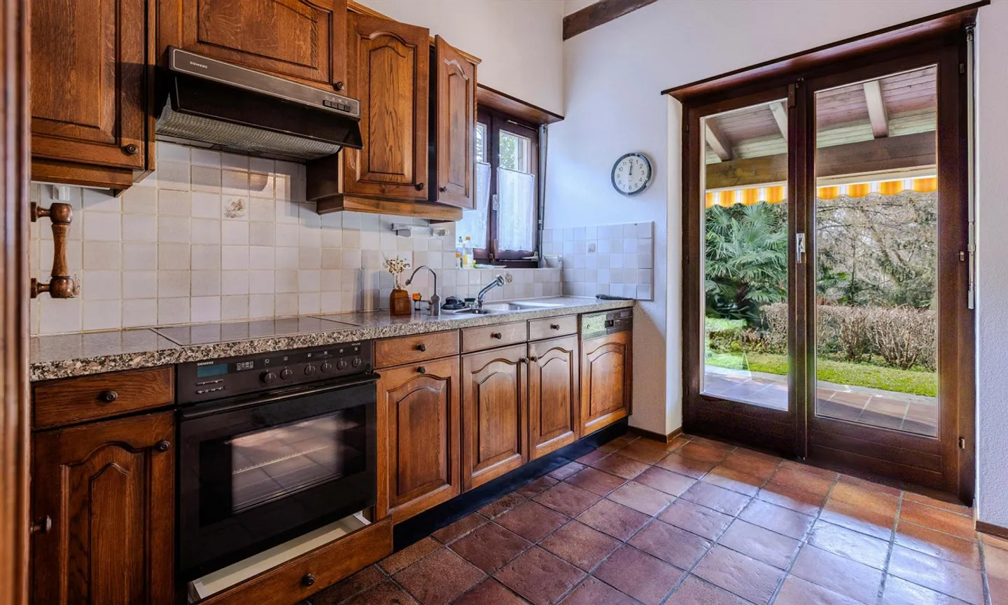 SPLENDIDE VILLA UNIFAMILIALE 5.5 AVEC JARDIN À MUZZANO - Photo 3 sur 9