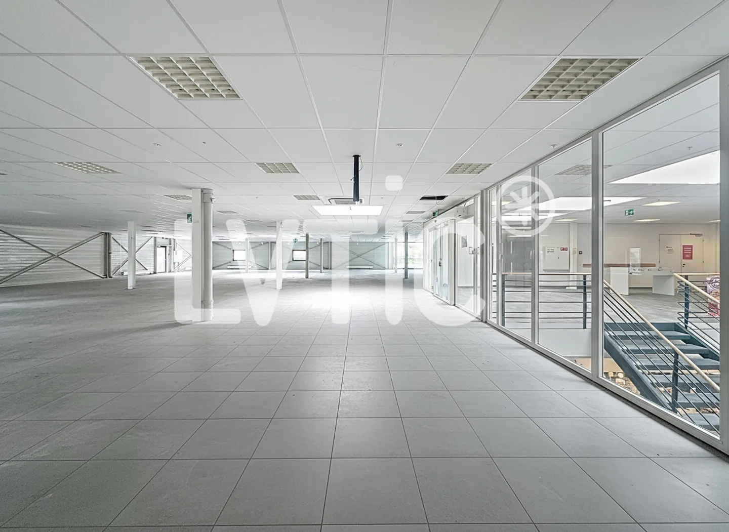 Ausstellungsraum, Büros und Räumlichkeiten von 1265 m2, teilbar, zu vermieten in Conthey - Foto 1 von 12