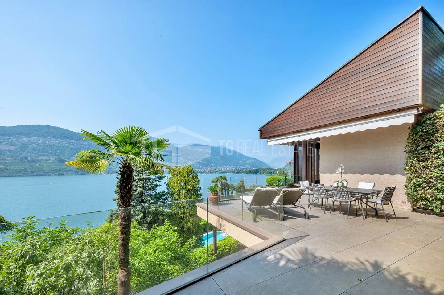 PRESTIGIOUS VILLA IN MONTAGNOLA WITH LAKE VIEW AND INDOOR POOL - Photo 7 of 14