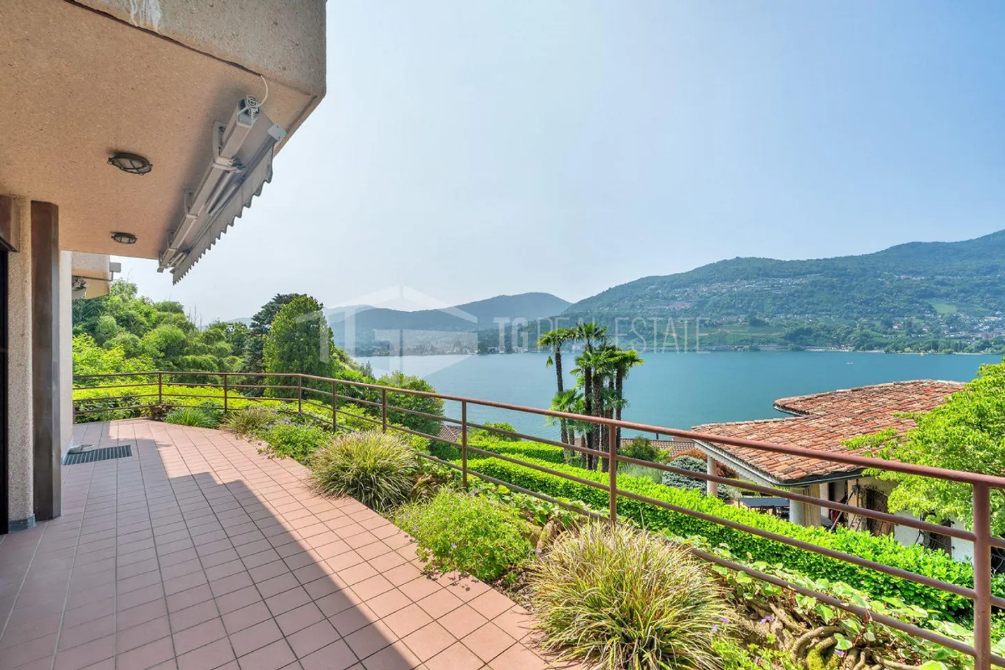 PRESTIGIOUS VILLA IN MONTAGNOLA WITH LAKE VIEW AND INDOOR POOL - Photo 8 of 14