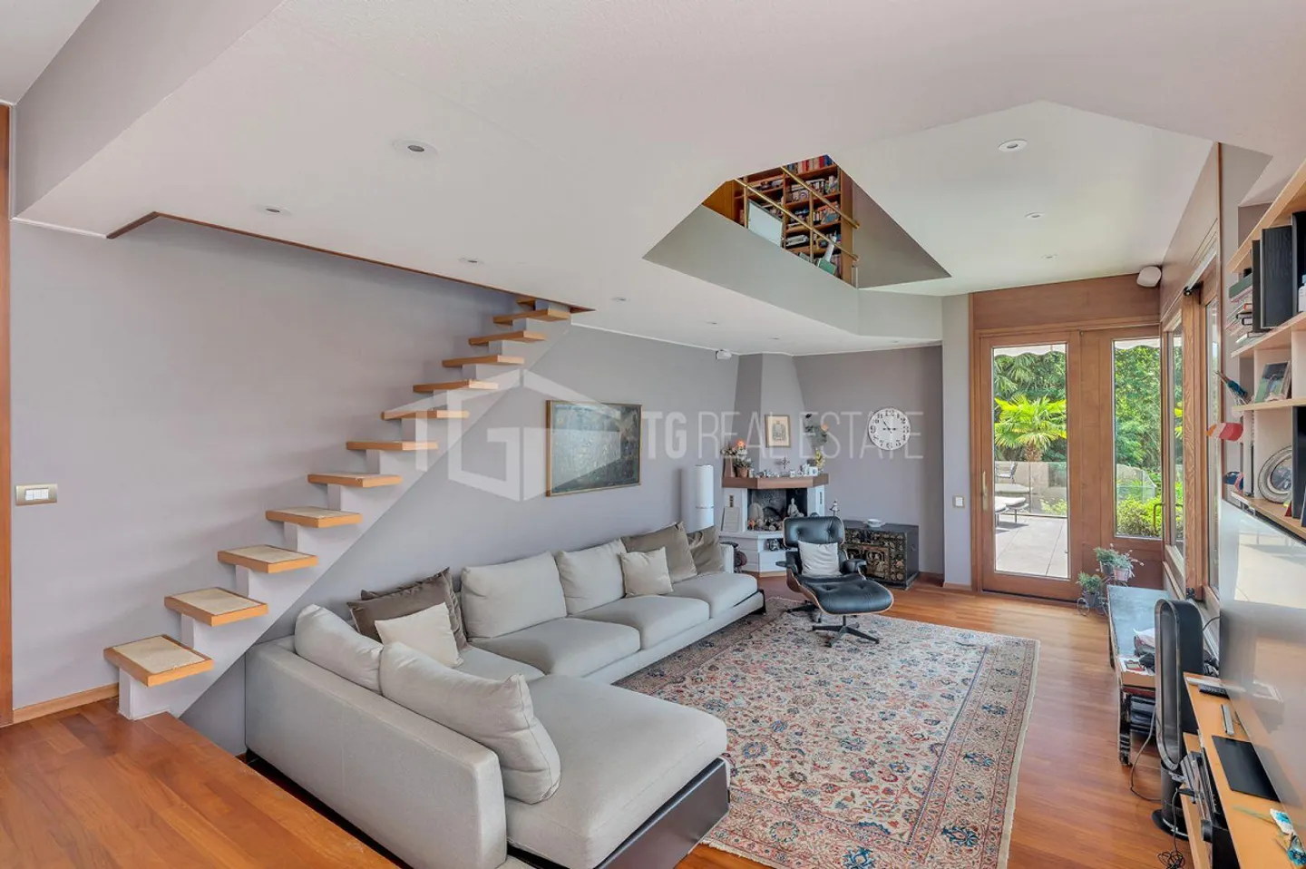 PRESTIGIOUS VILLA IN MONTAGNOLA WITH LAKE VIEW AND INDOOR POOL - Photo 11 of 14