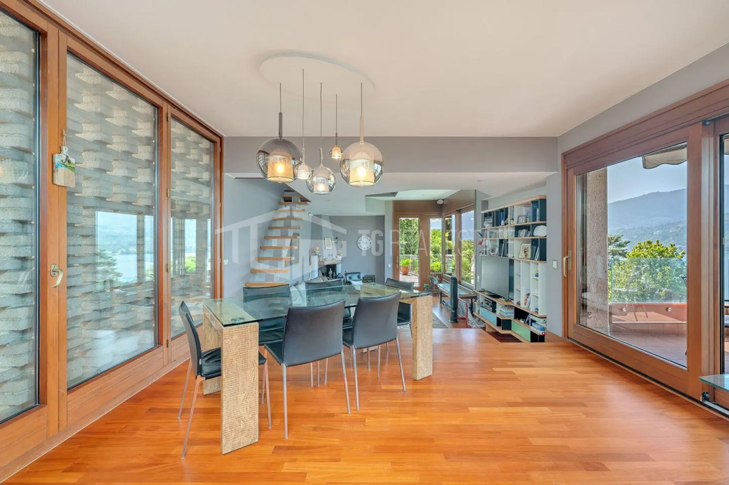 PRESTIGIOUS VILLA IN MONTAGNOLA WITH LAKE VIEW AND INDOOR POOL - Photo 12 of 14