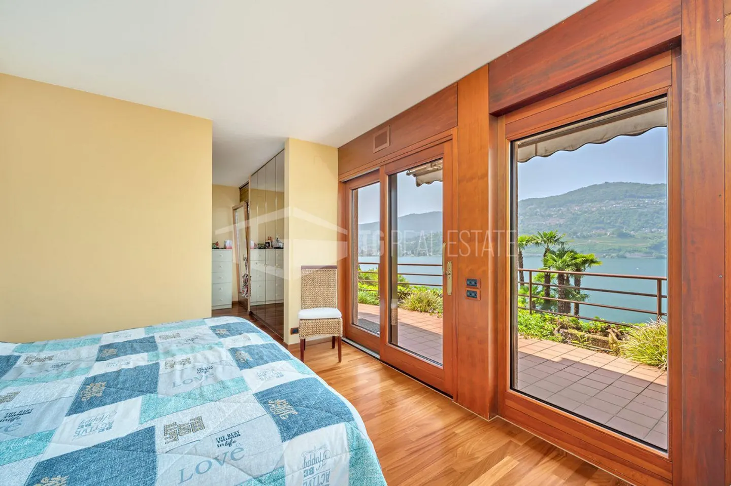PRESTIGIOUS VILLA IN MONTAGNOLA WITH LAKE VIEW AND INDOOR POOL - Photo 2 of 14