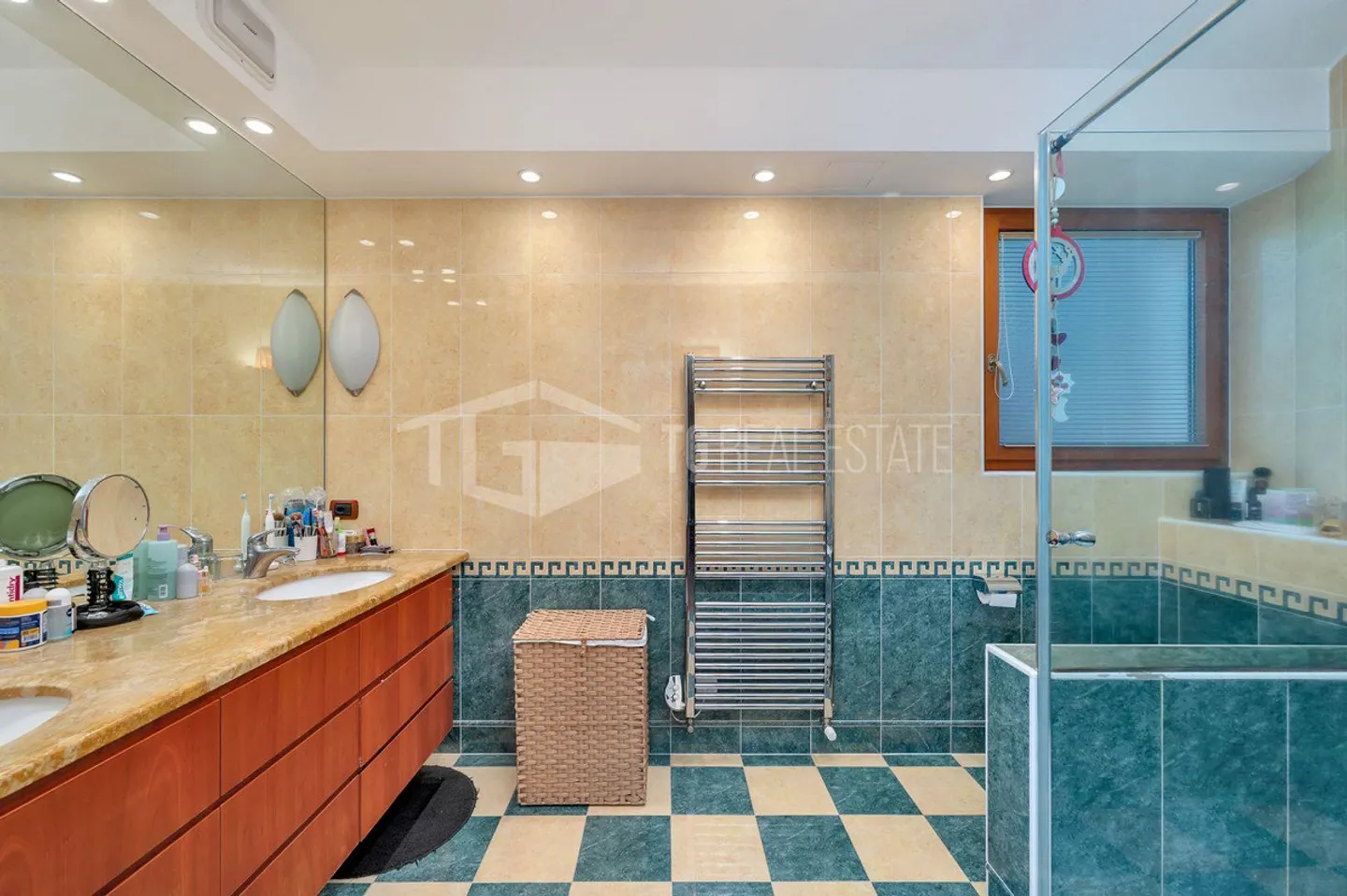 PRESTIGIOUS VILLA IN MONTAGNOLA WITH LAKE VIEW AND INDOOR POOL - Photo 3 of 14
