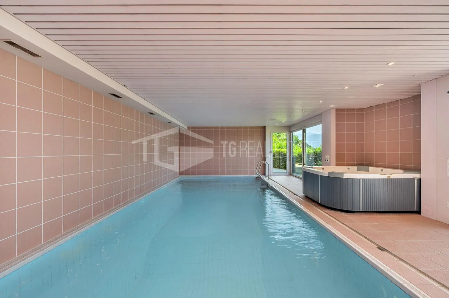 PRESTIGIOUS VILLA IN MONTAGNOLA WITH LAKE VIEW AND INDOOR POOL - Photo 5 of 14