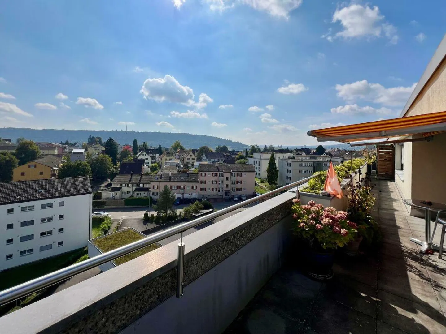Sonnige Attikawohnung mit herrlichem Weitblick - Foto 1 von 13